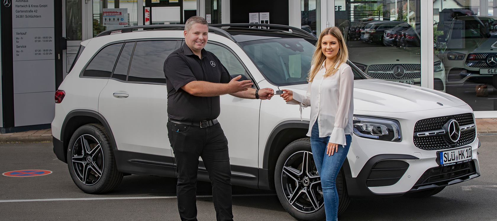 Hartwich und Kress Mercedes Benz Autohaus bei Schlüsselübergabe
